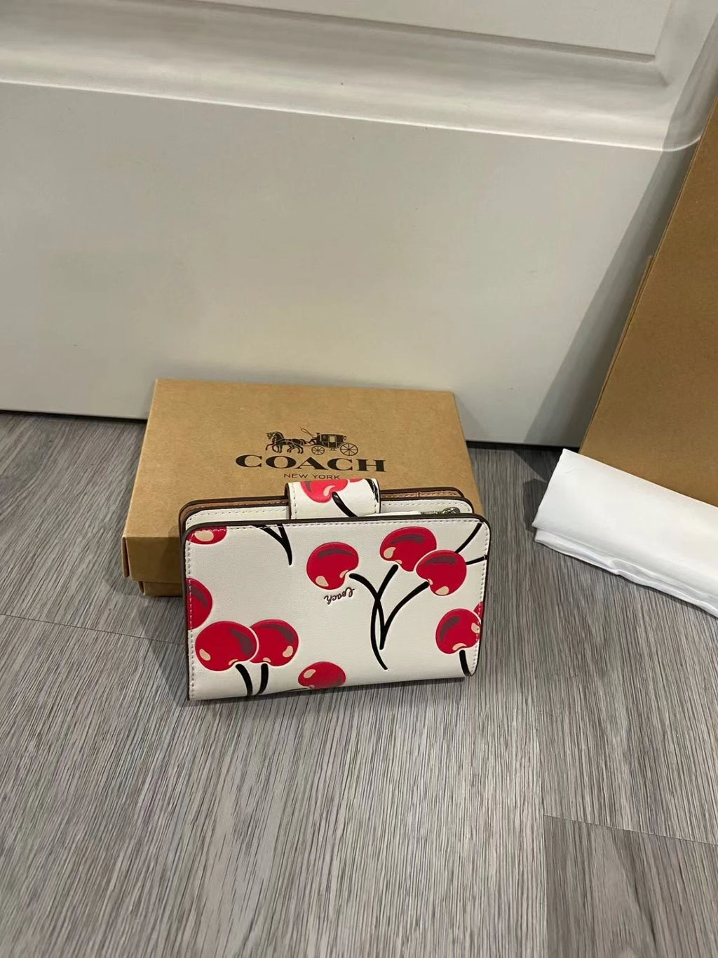 Coach Medium Corner Zip Wallet With Cherry Print Chalk Multi CZ762 Outlet New